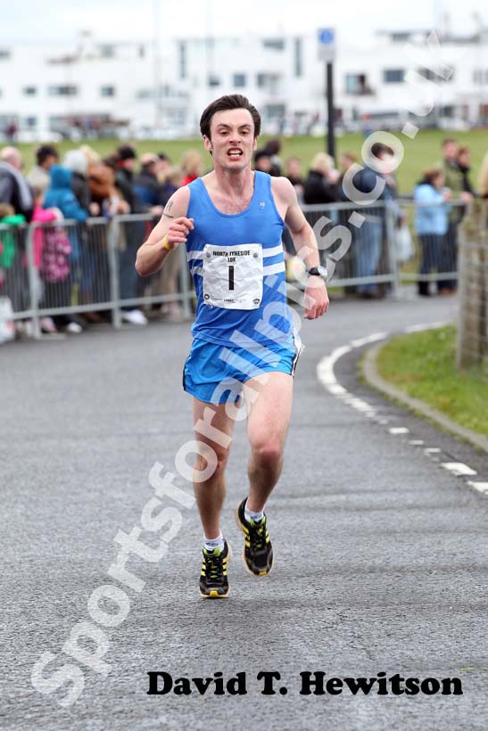 Nathan Shrubb (Morpeth Harriers) in the North Tyneside 10k Road Race from North Shields to Whitley Bay.
